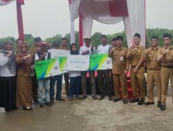 Bupati Bekasi Salurkan Bantuan Jamsostek dan Sarpras bagi Nelayan dan Pembudidaya Ikan