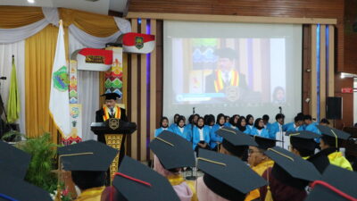 Pesan Ketua Yayasan Kutawaringin di Wisuda Universitas Subang: Terus Meningkatkan Kompetensi Diri untuk Mampu Berdaya Saing Global