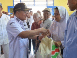 Bantuan ATENSI Disalurkan Poltekesos Bandung Kepada Puluhan Warga Kuningan