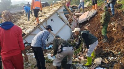 BPBD Bergerak Cepat Tangani Longsor dan Banjir di Beberapa Daerah Jawa Barat