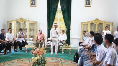 Gubernur KDM Salurkan Bantuan Pendidikan dan Laptop kepada 22 Calon Mahasiswa ITB