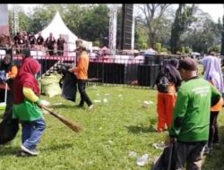 Usai Aksi Peduli Palestina, Tim Saber Sampah DLH Subang Bergerak Cepat Bersama Panitia, Bersihkan Alun-Alun dalam 30 Menit