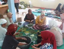 Gotong Royong Ibu-Ibu Kampung Adat Banceuy: Lestarikan Tradisi Lewat Kebersamaan di Kegiatan Ruwatan Bumi