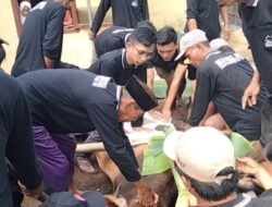 Sembelih 2 Ekor Sapi dan 1 Ekor kambing ,DKM Nurul Ahyar Bagikan 318 Paket Untuk Warga