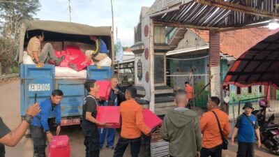 Kemensos Salurkan Bantuan Logistik untuk Korban Tanah Longsor di Purwakarta