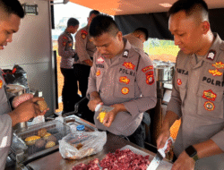 Polda Metro Jaya Gelar Dapur Lapangan untuk Bantu Pengungsi Kebakaran di Kapuk Muara-Jakut