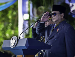 Presiden Prabowo Pimpin Upacara Hari Bhayangkara ke-79 di Monas