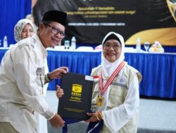 Hangat dan Penuh Haru, Kang Akur Hadiri Haflatul Hujjaj KBIHU Sutaatmadja: “Jadilah Teladan di Tengah Masyarakat”