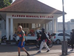 Minggu Pagi di Alun-Alun Selatan Yogyakarta: Warga Joging Sambil Nikmati Ragam Sarapan