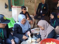 Mahasiswa KKN STAI Riyadhul Jannah Lakukan Observasi ke UMKM Kripik Zimar untuk Gali Potensi Usaha Lokal