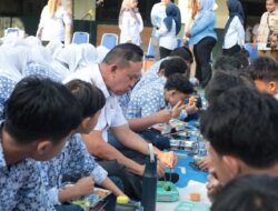 Bawa Bekal dari Rumah, Wali Kota Bekasi Makan Siang Bareng Siswa SMPN 3