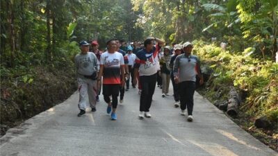 Susuri Perkampungan Buahdua, Bupati dan Wabup Sumedang Ikut Jalan Sehat
