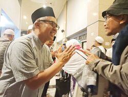 Denny Mulyadi Sambut Haru Kepulangan 398 Jemaah Haji Kloter 48 Kota Bogor