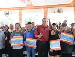 Wali Kota Bekasi Salurkan Langsung BLT Dana Cukai Tembakau kepada Warga Jatiasih