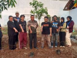 KKNM 11 Unsub Wujudkan Desa Asri Lewat Program Penanaman Pohon
