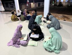 Mahasiswa KKNM Universitas Subang Ikut Mengajar Ngaji Anak-anak Desa Cimenteng