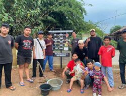 Kreatif! KKNM 11 Universitas Subang Edukasi Warga Soal Sampah lewat Plang Informasi