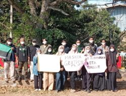 Puluhan Kader HMI Bagikan Masker di Subang, Desak Pemerintah Atasi Dampak Debu Proyek Tol Patimban