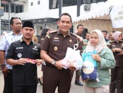 Kejari Bekasi Hadirkan Sembako Murah dan Produk UMKM, Bupati Ade Beri Apresiasi