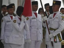 Air Mata Haru Orang Tua Iringi Pengukuhan Paskibraka Sumedang 2025