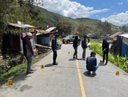 Satgas Ops Damai Cartenz dan Polres Puncak Jaya Gelar Rekonstruksi Penembakan Brigpol Ronal