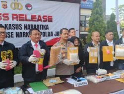 Polda Jabar Bongkar Sindikat Narkoba di Cimahi, Amankan 7 Kg Sabu dan Ratusan Ekstasi dalam Kapsul