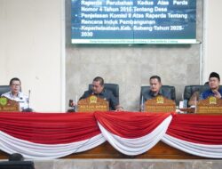 Paripurna DPRD Subang Bahas Dua Raperda, Kang Akur Tekankan Penguatan Desa dan Arah Pariwisata