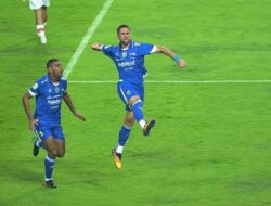 Persib Bandung Tekuk Persis Solo 2-0 Meski Kehilangan Luciano Guaycochea