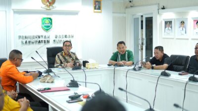 HADIRI RAPAT TINDAK LANJUT PENANGANAN TANGGUL JEBOL DAMPAK BANJIR PANTURA, SEKDA SUBANG PRIORITASKAN PERBAIKAN TANGGUL DAN KESELAMATAN WARGA