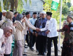 Ponpes Ma’rifatussalaam Bagikan 5.000 Paket Sembako, Warga Subang Merasa Terbantu