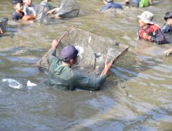 Tradisi Gobyag Lauk Jadi Ajang Kebersamaan Warga Cirendang Jelang Idulfitri