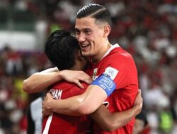 Nyanyikan Indonesia Raya dan Sapa Suporter, Timnas Dipuji Herdman