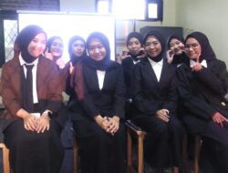 Suasana Berbeda; Rektor Uji Skripsi Mahasiswa Komunikasi