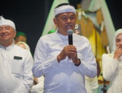 Gubernur Jabar Hadiri Kirab Binokasih, Warga Garut Tumpah Ruah