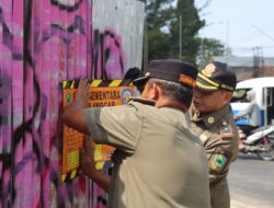 Bangunan Belum Berizin, Satpol PP Kuningan Lakukan Penyegelan