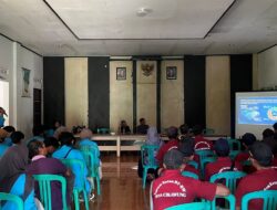 KKNM Unsub Paparkan Mesin Perontok Padi di Cikawung