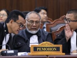 MK Tak Temukan Bukti Ijazah SLTA Gibran, Permohonan Tak Diterima